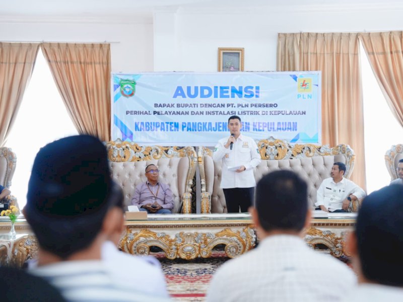 Pemerintah Kabupaten Pangkep melakukan audiensi bersama PT. PLN Persero UP3 Makassar Utara untuk peningkatan pelayanan dan instalasi listrik di wilayah kepulauan, di aula Rujab Bupati Pangkep, Rabu (20/3/2024). @Jejakfakta/dok Humas Pemkab Pangkep