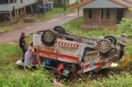 Ambulance Pasien Rujukan ke RSUP Wahidin Makassar Terjun ke Jurang, 5 Penumpang Luka