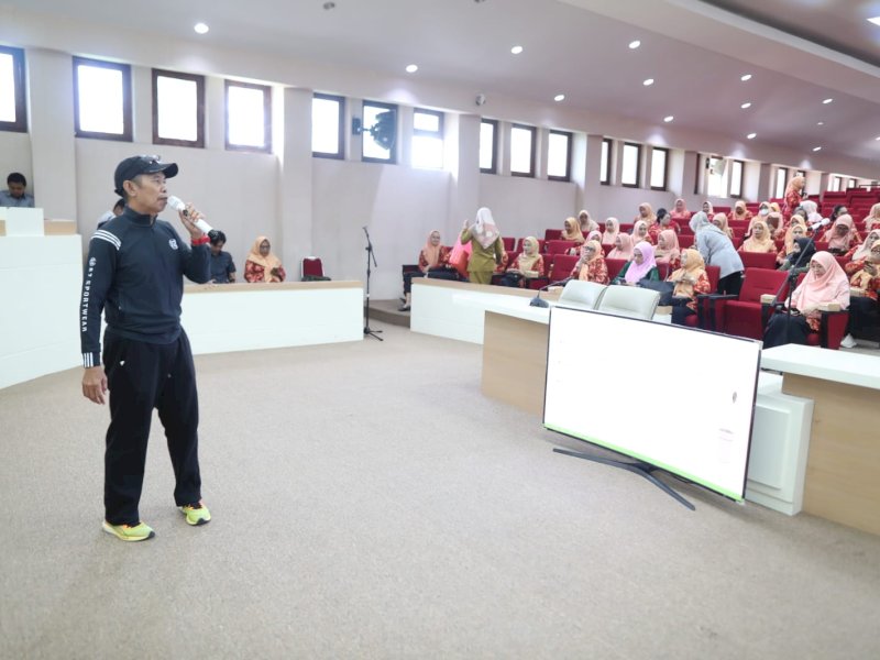 Dharma Wanita Persatuan (DWP) Kota Makassar menggelar pertemuan bulanan bertajuk 'tetap bugar di usia 30 tahun' di Ruang Sipakatau Balaikota pada Selasa, (26/3/2024). @Jejakfakta/dok. Humas Pemkot Makassar