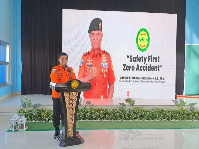 Kepala Badan Nasional Pencarian dan Pertolongan (Kabadan) Marsdya TNI Kusworo, melakukan kunjungan kerja sehari di Makassar, Sulawesi Selatan, Selasa (26/3/2024). @Jejakfakta/dok. Humas Basarnas