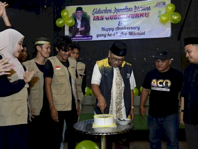 Politisi senior Ilham Arief Sirajuddin saat mengadiri Ultah Aco Milenial Community Bone, di Cafe Bunir, Watampone, Senin malam (25/3/2024). @Jejakfakta/Reza Arifuddin