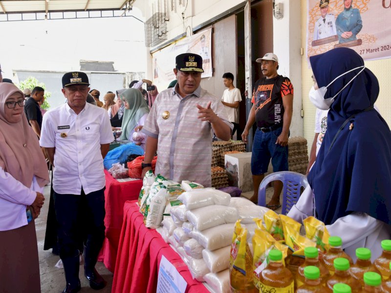 Pemprov Sulsel melakukan Gerakan Pangan Murah (GPM) menjelang hari raya Idul Fitri 1445 H di sejumlah tempat. @Jejakfakta/dok. Humas Pemprov Sulsel