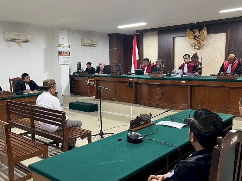 Terdakwa Syaharuddin selaku mantan Direktur PDAM Tirta Darma Kabupaten Luwu divonis majelis hakim secara sah bersalah pada Pengadilan Tipkor PN Makassar, Rabu (27/3/2024) kemarin. @Jejakfakta/dok. Ist