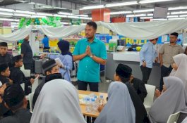 Andi Seto Ajak Anak Yatim Belanja di Mal