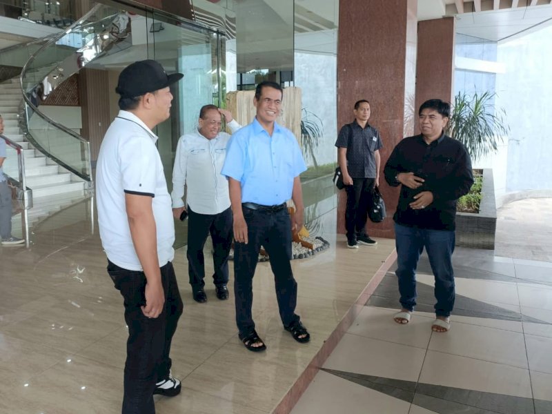 Rusdi Masse saat bertemu Amran Sulaiman di Makassar. (Dok. Istimewa)
