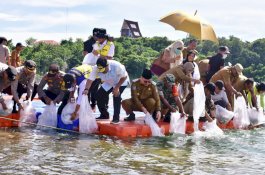 Tebar 250 Ribu Benih, Pj Gubernur Sulsel Target Wajo Jadi Pusat Ikan Air Tawar