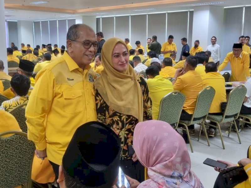 Kandidat bakal calon Gubernur Sulsel dari Partai Golkar, Ilham Arief Sirajuddin (IAS) dan Indah Putri Indriani (IDP) saat hadir di Kantor DPP Golkar, Slipi, Jakarta Barat, Sabtu (6/4/2024). @Jejakfakta/dok. Ist.