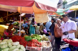 Dua Hari Jelang Lebaran, Pj Gubernur Sulsel Pastikan Harga Kebutuhan Pokok Tetap Terkendali