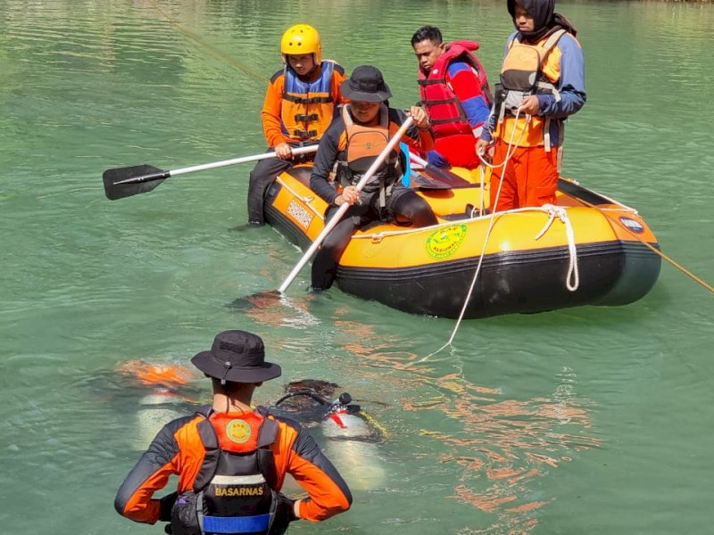 Operasi pencarian korban diduga tenggelam di sekitar air terjun Dusun Tanetea Desa Bontomanai Kabupaten Gowa dihentikan.&nbsp;@Jejakfakta/Basarnas