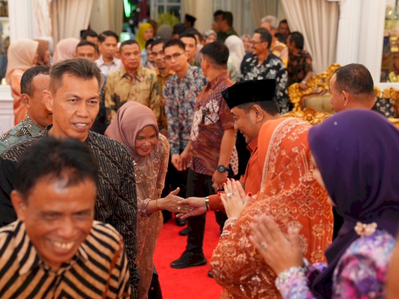  Open House Lebaran Idulfitri 1445 H, yang dilaksanakan Pj Gubernur Bahtiar beserta isteri Sofha Marwah, di Rumah Jabatan Gubernur, Kamis (11/4/2024). @Jejakfakta/dok. Humas Pemprov Sulsel