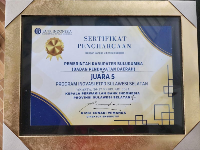 Pemerintah Kabupaten Bulukumba melalui Bapenda menerima penghargaan dari Bank Indonesia melalui Program Inovasi ETPD Sulsel dari Bank Indonesia. @Jejakfakta/dok. Humas Pemprov Sulsel
