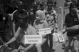 Rekonstruksi Kasus Pembunuhan di Makassar, Terungkap Pengianiayaan Korban hingga Dikubur di Belakang Rumah