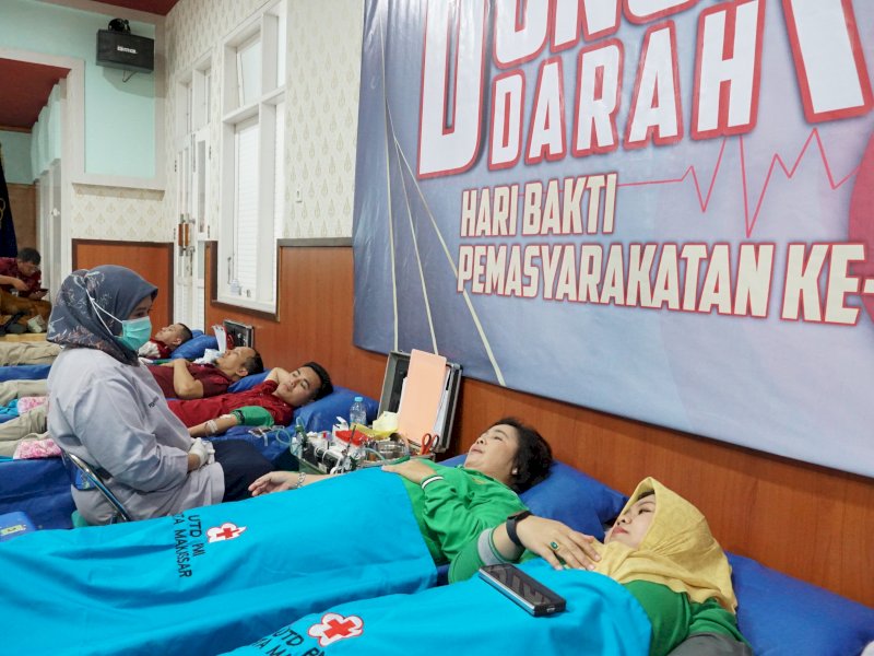 Rutan Kelas I Makassar menggelar kegiatan donor darah yang mengundang Petugas Pemasyarakatan dari wilayah Kota Makassar, Gowa dan Maros, dalam rangka peringatan Hari Bakti Pemasyarakatan Ke-60 Tahun 2024, Kamis (18/4/2024). @Jejakfakta/dok. Ist.