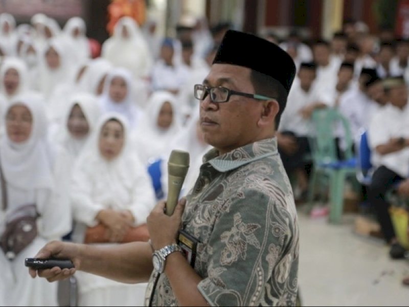 Kabid PHU Sulsel, Ikbal Ismail saat memberikan Manasik Haji di Bulukumba, Kamis (18/4/2024). @Jejakfakta/dok. Humas Kemenag Sulsel