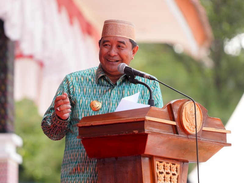 Penjabat Gubernur Bahtiar Baharuddin, saat menghadiri perayaan Hari Ulang Tahun ke-625 Kabupaten Wajo, di Lapangan Merdeka, Senin (22/4/2024). @Jejakfakta/dok. Humas Pemprov Sulsel