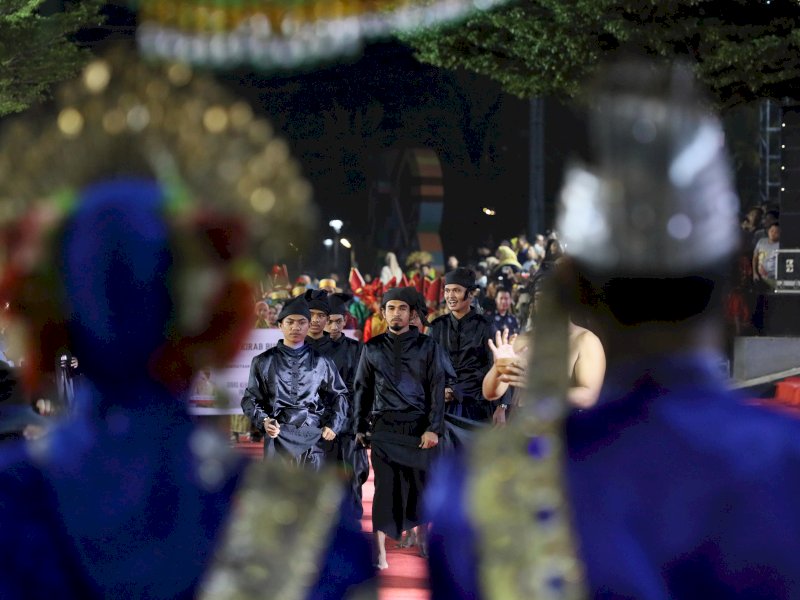 Memperingati Hari Kebudayaan Kota Makassar yang jatuh pada tanggal 1 April lalu, Pemerintah Kota Makassar menggelar malam karnaval budaya di Anjungan City of Makassar, Minggu (21/04/24). @Jejakfakta/dok. Humas Pemkot Makassar