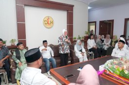 Ketua TP PKK Kota Makassar Pacu Semangat DLH Wujudkan Kota Makassar yang Bersih dan Sehat