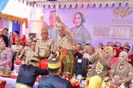 Pj Gubernur Bahtiar dan Kapolda Sulsel Hadiri Prosesi Mattompang Arajang