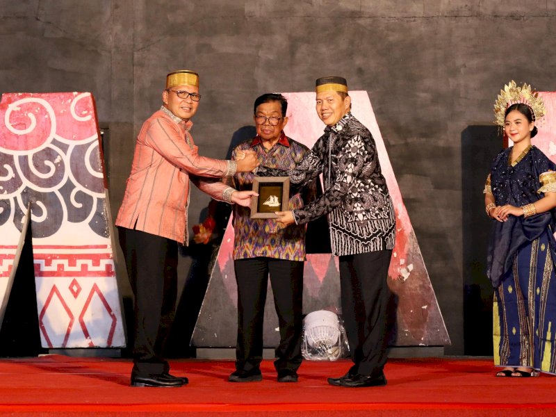 Wali Kota Makassar Moh Ramdhan Pomanto saat menghadiri Gala Dinner Pertemuan Saudagar Bugis-Makassar (PSBM) XXIV di Anjungan City Of Makassar, Minggu (21/4/2024). @Jejakfakta/dok. Humas Pemkot Makassar