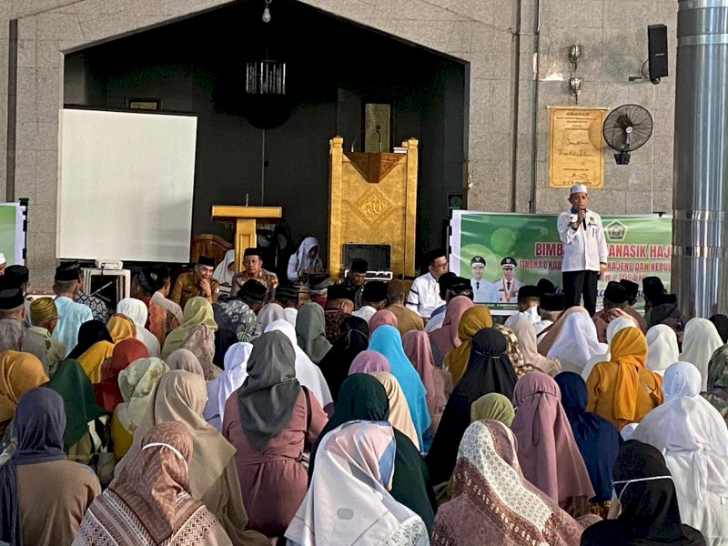  326 Jamaah Calon Haji (JCH) Kabupaten Pangkep mengikuti bimbingan manasik haji tingkat Kabupaten Pangkep, di Masjid Agung Pangkep, Selasa (23/4/2024). @Jejakfakta/Humas Pemkab Pangkep