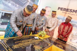 Hadiri Peringatan Hari Jadi ke-763, Pj Gubernur Bahtiar Serahkan Bantuan dan Resmikan Sejumlah Proyek