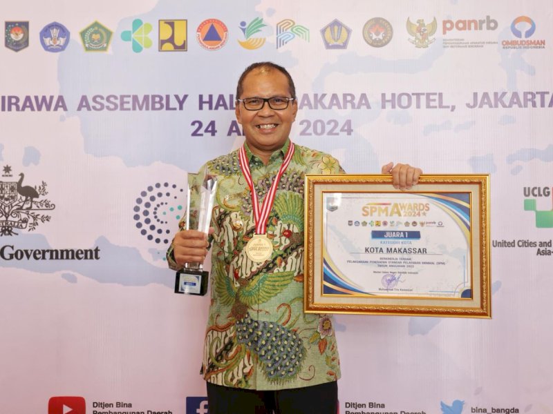Wali Kota Makassar Moh Ramdhan Pomanto secara langsung menerima  penghargaan Standar Pelayanan Minimal (SPM) Awards 2024 di Jakarta, Rabu (24/4/2024). @Jejakfakta/dok. Humas Pemkot Makassar