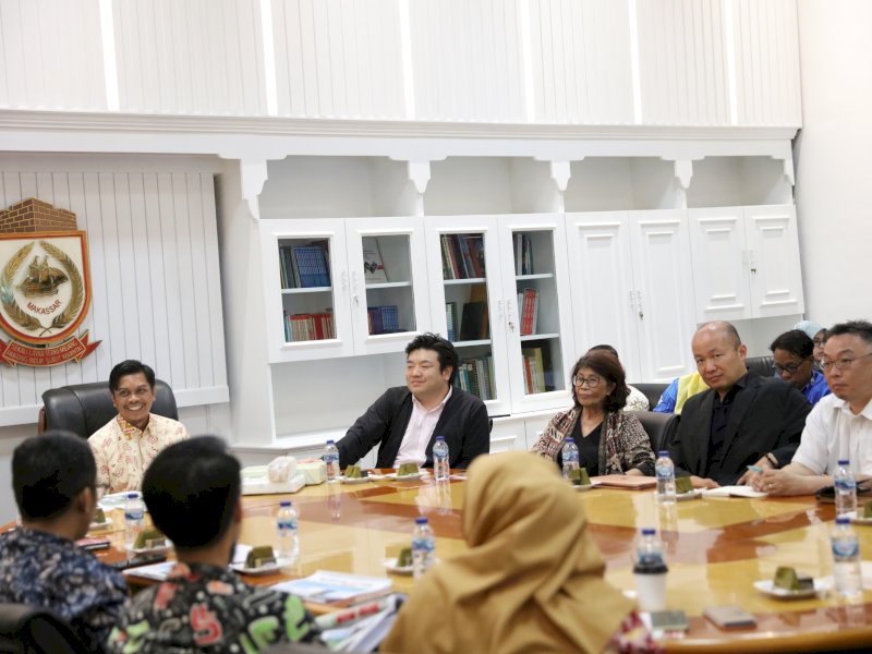  PJ Sekda Kota Makassar menerima kunjungan audiensi dari pihak kota Maniwa Jepang yang dihadiri langsung dari Nationwide General Waste Environmental Improvment Cooperative Association, Board of Directors Business Promotion Subcommitte Chairman, Hitoho Maki, Kamis (25/04/2024). @Jejakfakta/dok. Humas Pemkot Makassar
