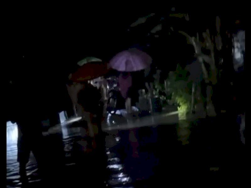 Sejumlah rumah warga di  Desa Batulappa, Kecamatan Batulappa, Kabupaten Pinrang tergenang banjir akibat luapan sungai. @Jejakfakta/dok. Tangkapan layar