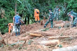 Tim Rescue Unit Siaga Sar Toraja Cari Dua Korban Longsor di Toraja Utara