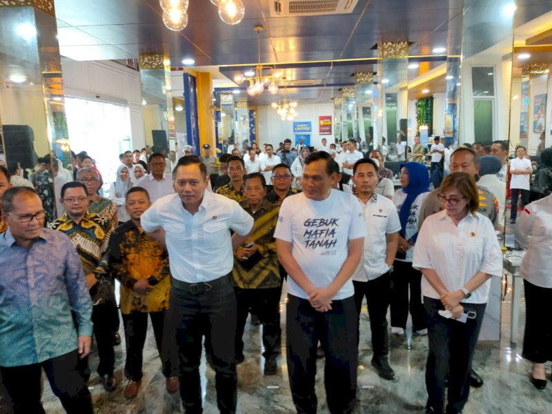 Wali kota Makassar, Moh Ramdhan Pomanto saat mendamping Agus Harimurti Yudhoyono (AHY) di Makassar, Minggu (28/4/2024). @Jejakfakta/Atri 