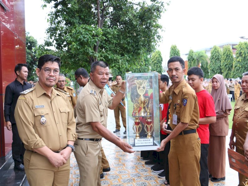 Bupati Bulukumba Andi Muchtar Ali Yusuf menyampaikan apresiasi atas semangat siswa siswi SLB Negeri Bulukumba dalam mengikuti lomba sehingga dapat membawa pulang Piala Bergilir. @Jejakfakta/dok. Humas Pemkab Bulukumba