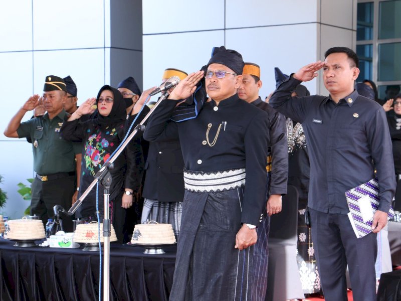  Pemerintah Kabupaten Bulukumba melaksanakan Upacara Peringatan Hari Pendidikan Nasional (Hardiknas) di halaman Kantor Bupati Bulukumba, Kamis (2/5/2024). @Jejakfakta/dok. Humas Pemkab Bulukumba