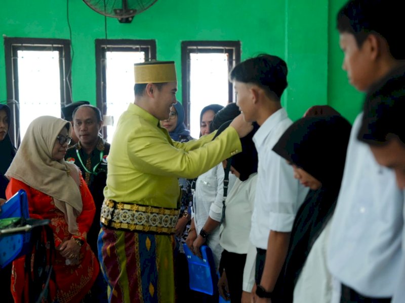 Bupati Pangkep, Muhammad Yusran Lalogau (MYL) membuka pelatihan berbasis kompotensi APBN dan APBD Tahun 2024 UPT BLK Disnaker Kabupaten Pangkep, di Aula BLK Bontoa, Kamis (2/5/2024). @Jejakfakta/dok. Humas Pemkab Pangkep