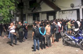 Polisi Represif Masuk ke dalam Kampus UNM Gunung Sari, Berakibat Mahasiswa Luka