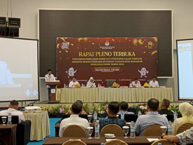 Rapat Pleno KPU kota Makassar menetapkan perolehan 50 kursi untuk partai terpilih di DPRD dari Daerah Pilihan (Dapil) se-kota Makassar, di Hotel Claro Makassar, Kamis (2/4/2024) malam. @Jejakfakta/Atri