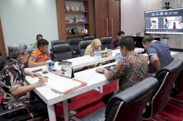 Pj Sekda Sulsel Pastikan Pemenuhan Pangan dan Air Bersih bagi Warga Terdampak Banjir dan Longsor