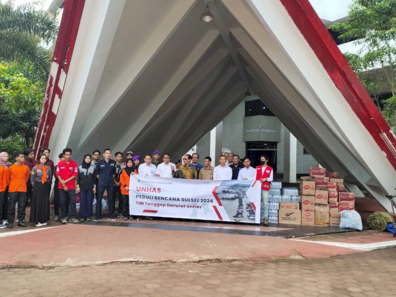 Rektor Universitas Hasanuddin (Unhas) Makassar, di Unhas Kampus Tamalanrea, Senin (6/5/2024) pagi, memberangkatkan tim tanggap darurat ke Kabupaten Luwu, Sulawesi Selatan. 