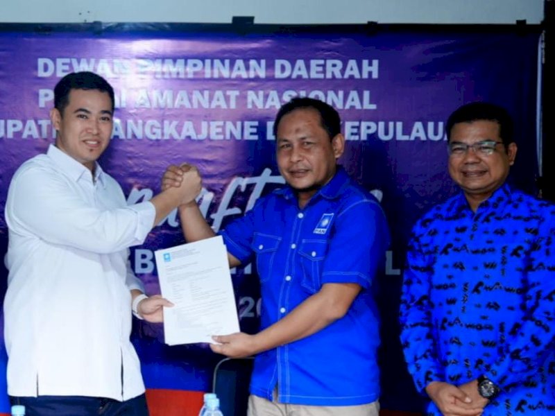 Bakal calon petahana Bupati Pangkep, Muhammad Yusran Lalogau (MYL) mendaftar di Partai Amanat Nasional (PAN) di Jalan Matahari, Pangkajene, Ahad (5/5/2024). @Jejakfakta/dok. Ist.