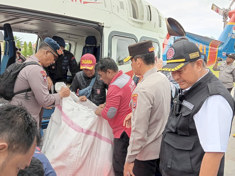 Pemerintah Provinsi Sulawesi Selatan, dibawah kepemimpinan Penjabat Gubernur Bahtiar Baharuddin, telah menyalurkan bantuan beras seberat 10 ton kepada Pemerintah Kabupaten Luwu. @Jejakfakta/dok. Humas Pemprov Sulsel