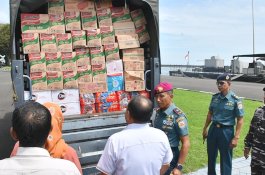 Lagi, Lantamal VI Makassar Salurkan Bantuan Logistik ke Kabupaten Luwu