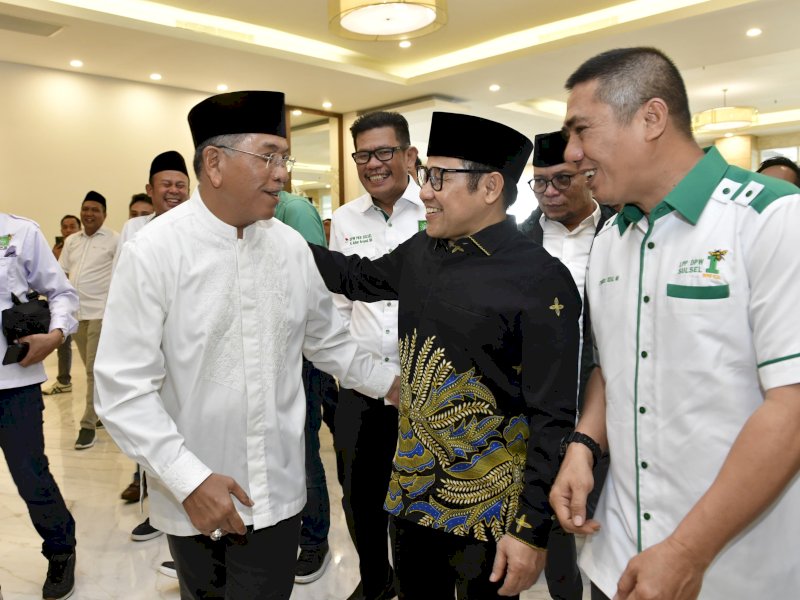 Bakal Calon Gubernur Sulsel Ilham Arief Sirajuddin bersama Ketua Umum PKB Muhaimin Iskandar di Makassar, Minggu (5/5/2024). @Jejakfakta/Reza Arifuddin