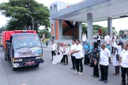 Bupati Andi Utta Lepas Bantuan Bencana ke Wajo dan Luwu