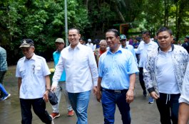 Bertemu Mentan Amran, Bupati MYL Sampaikan Pesan Petani Soal Pupuk