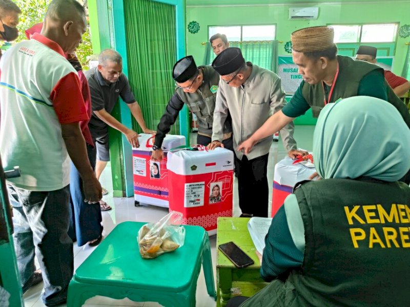Kementerian Agama bekerja sama dengan Pemerintah Kota Parepare melakukan pengumpulan koper bagasi para jemaah haji Kota Parepare yang dipusatkan di Islamic Center, Sabtu (11/5/2024). @Jejakfakta/dok. Kemenag