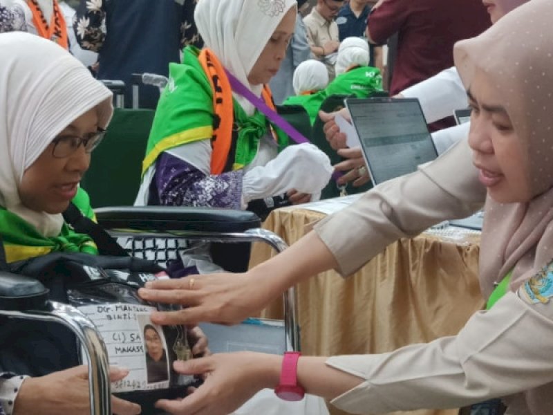 450 orang jemaah haji Kloter I embarkasi Makassar diterima Panitia Penyelenggara Ibadah Haji (PPIH) Embarkasi Makassar, di Aula Arafah Asrama Haji Sudiang Makassar, Sabtu (11/5/2024) pukul 14.00 Wita. @Jejakfakta/dok. Humas Kemenag.