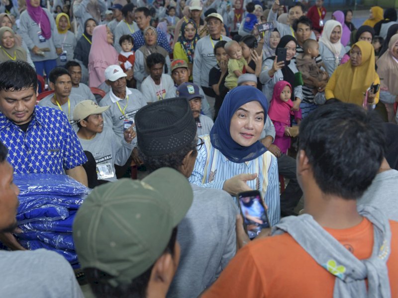 Aliyah Mustika Ilham, anggota DPR RI Komisi IX menyerukan hidup sehat melalui Sosialisasi Program Peningkatan Kualitas Kesehatan Lingkungan masyarakat di Kabupaten Jeneponto, Minggu (12/5/2024). @Jejakfakta/Reza Arifuddin