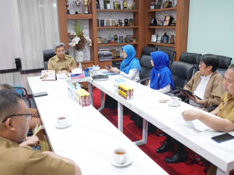  Penjabat Sekertaris Daerah Provinsi Sulawesi Selatan Andi Muhammad Arsjad menerima kunjungan jajaran Deputi BPJS Kesehatan Wilayah IX di ruang kerjanya, Senin (13/5/2024). @Jejakfakta/dok. Humas Pemprov Sulsel