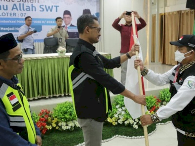 Pelepasan secara resmi jemaah haji kelompok terbang (kloter) 7 UPG menuju Arab Saudi, Kamis (16/5/2024) di Aula Mina Asrama Haji Sudiang Makassar. @Jejakfakta/dok. Humas Pemprov Sulsel