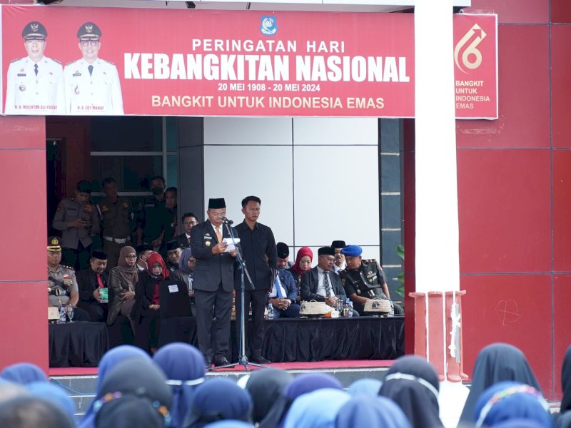 Upacara Peringatan Hari Kebangkitan Nasional (Harkitnas) ke 116 tahun 2024 dipimpin langsung Bupati Bulukumba Andi Muchtar Ali Yusuf selaku Inspektur upacara di halaman Kantor Bupati Bulukumba, Senin (20/5/2024). @Jejakfakta/dok. Humas Pemkab Bulukumba