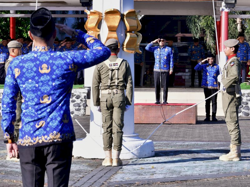 Penjabat Gubernur Sulawesi Selatan, Zudan Arif Fakrulloh menjadi pembina upacara Peringatan Hari Kebangkitan Nasional Ke-116 Tahun 2024, di Lapangan Upacara Kantor Gubernur Sulsel, Senin (20/5/2024). @Jejakfakta/dok. Humas Pemprov Sulsel